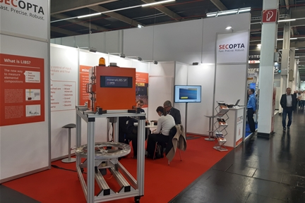 Interessante Gespräche gleich zum Anfang der Messe
